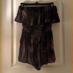 Forever 21 off the shoulder Black/Green Romper, S, EUC